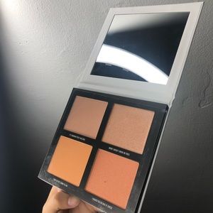 Makeup - Kylie Jenner Kris Highlighter palette Makeup - Kylie Jenner Kris Highlighter palette
